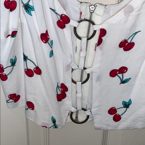 LF | Millau Cherry Print O-ring crop top - Picture 3 of 5